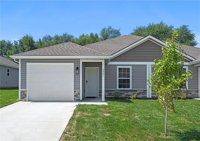 Photo 1 of Townhouse for sale at 3933 Nw 94th Street, Kansas City, MO 64154 | MLS# 2637204 | Listing updated on 2026-09-09