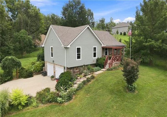 Photo 1 of Single family home for sale at 1807 N Elsea Smith Rd, Independence, MO 64056 | MLS# 2637213 | Listing updated on 2026-09-13