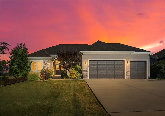 Photo 1 of Sale Pending at 190 Sw Roosevelt Ridge, Lees Summit, MO 64081 | MLS# 2637237 | Listing updated on 2026-09-10