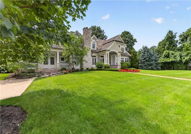 Photo 3 of Single family home for sale at 6010 Windsor Dr, Fairway, KS 66205 | MLS# 2637264 | Listing updated on 2026-10-02
