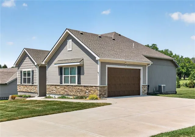 Photo 3 of Sale Pending at 102 Dorchester Dr, Plattsburg, MO 64477 | MLS# 2637270 | Listing updated on 2026-09-08