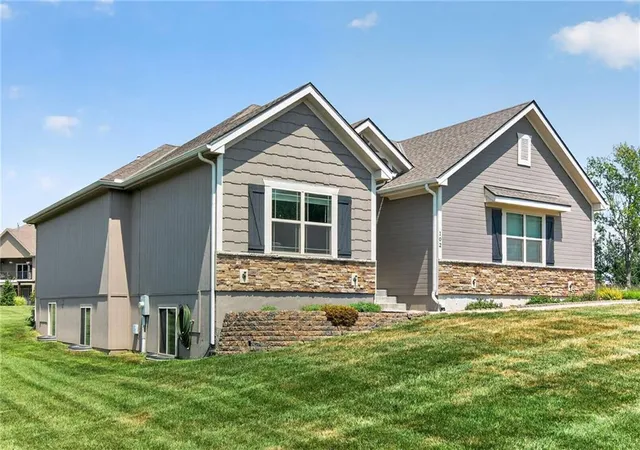 Photo 4 of Sale Pending at 102 Dorchester Dr, Plattsburg, MO 64477 | MLS# 2637270 | Listing updated on 2026-09-08
