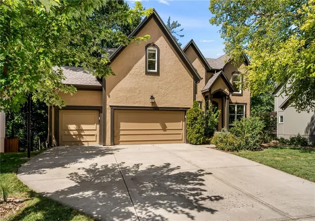 Photo 1 of Single family home for sale at 4606 Aminda St, Shawnee, KS 66226 | MLS# 2637295 | Listing updated on 2026-10-03