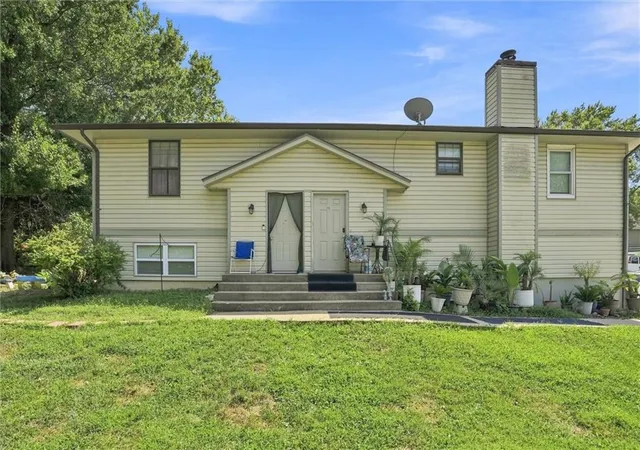 Photo 1 of Sale Pending at 2801 Englewood Ter, Independence, MO 64052 | MLS# 2637358 | Listing updated on 2026-09-14