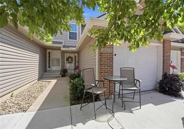 Photo 2 of Townhouse for sale at 3525 Ne Austin Dr, Lee's Summit, MO 64064 | MLS# 2637459 | Listing updated on 2026-09-15