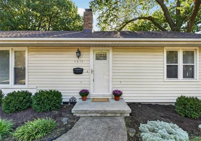 Photo 3 of Single family home for sale at 8413 Russell St, Overland Park, KS 66212 | MLS# 2637460 | Listing updated on 2026-09-12