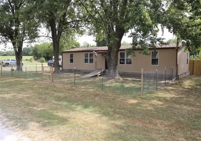 Photo 2 of Single family home for sale at 186 Se 19th Lane, Lamar, MO 64759 | MLS# 2637476 | Listing updated on 2026-10-08