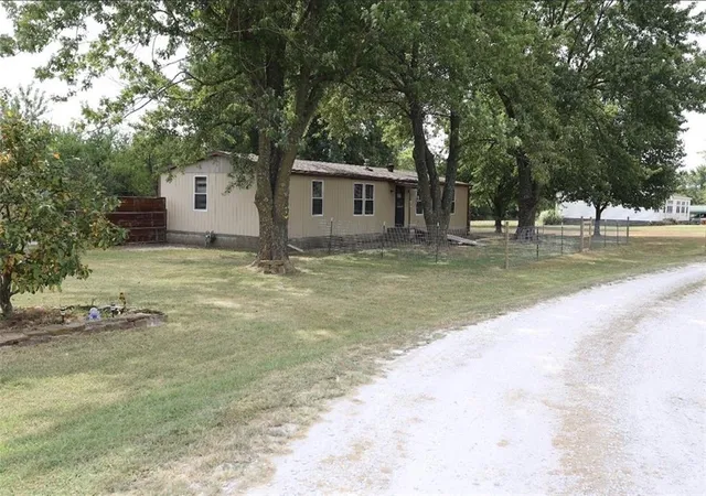 Photo 3 of Single family home for sale at 186 SE 19th Lane, Lamar, MO 64759 | MLS# 2637476 | Listing updated on 2026-10-08
