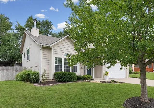 Photo 3 of Single family home for sale at 20456 W 220Th Ter, Spring Hill, KS 66083 | MLS# 2637501 | Listing updated on 2026-09-10