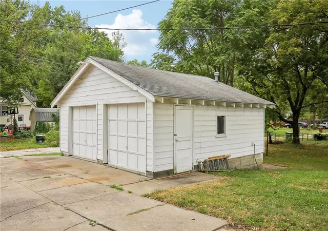 Photo 1 of Single family home for sale at 748 S Poplar St, Ottawa, KS 66067 | MLS# 2637588 | Listing updated on 2026-10-10