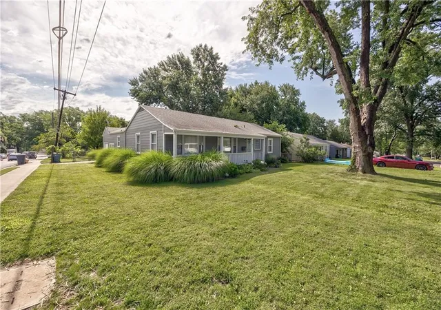 Photo 2 of Single family home for sale at 7101 Maple St, Overland Park, KS 66204 | MLS# 2637602 | Listing updated on 2026-10-04