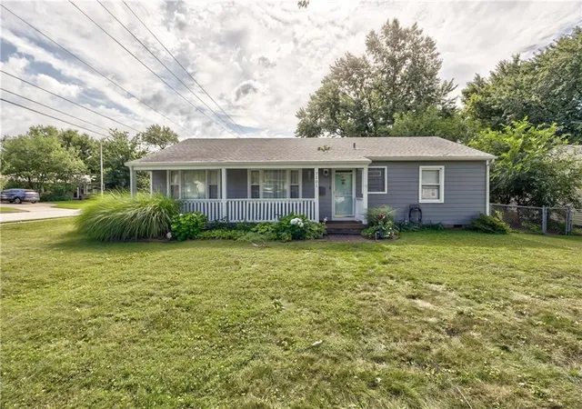 Photo 3 of Single family home for sale at 7101 Maple St, Overland Park, KS 66204 | MLS# 2637602 | Listing updated on 2026-10-04