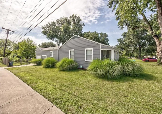 Photo 3 of Single family home for sale at 7101 Maple St, Overland Park, KS 66204 | MLS# 2637602 | Listing updated on 2026-10-04