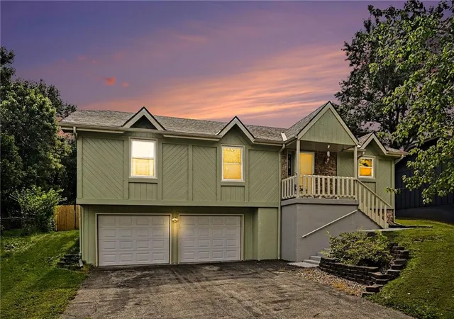 Photo 1 of Single family home for sale at 521 Karapat Dr, Kansas City, MO 64155 | MLS# 2637654 | Listing updated on 2026-09-25