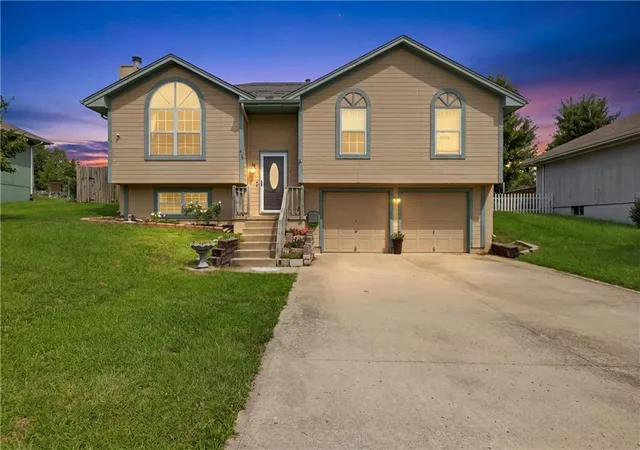 Photo 1 of Single family home for sale at 419 E Phillips St, Odessa, MO 64076 | MLS# 2637698 | Listing updated on 2026-09-30