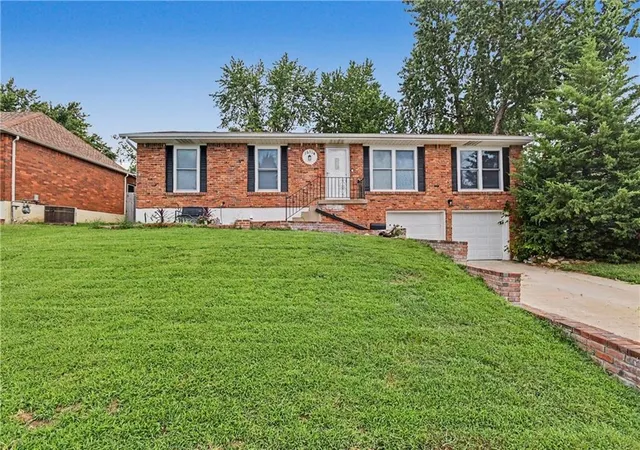 Single family home for sale at 16114 E 41st Street, Independence, MO 64055 | MLS# 2637707