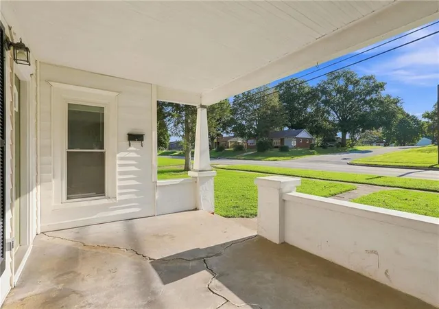 Photo 3 of Sale Pending at 810 N Holden St, Warrensburg, MO 64093 | MLS# 2637721 | Listing updated on 2026-09-14