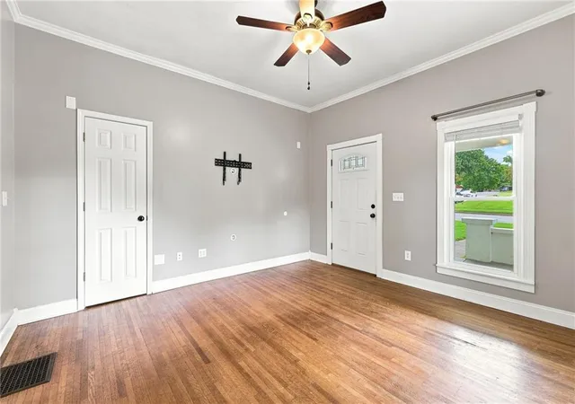 Photo 3 of Single Family Residence at 810 N Holden St, Warrensburg, MO 64093 | MLS# 2637721 | | Sold on 2026-10-09