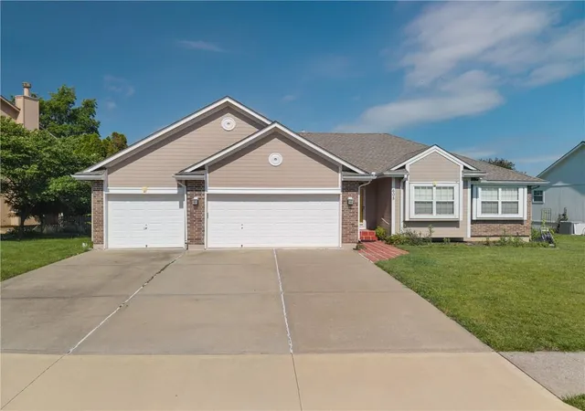 Photo 2 of Sale Pending at 608 Lakeview Dr, Grain Valley, MO 64029 | MLS# 2637765 | Listing updated on 2026-09-14