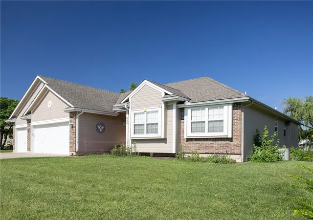 Photo 3 of Sale Pending at 608 Lakeview Dr, Grain Valley, MO 64029 | MLS# 2637765 | Listing updated on 2026-09-14