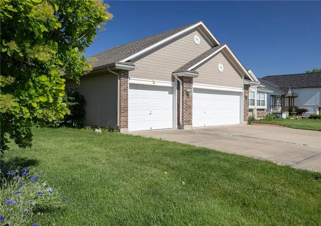 Photo 3 of Sale Pending at 608 Lakeview Dr, Grain Valley, MO 64029 | MLS# 2637765 | Listing updated on 2026-09-14