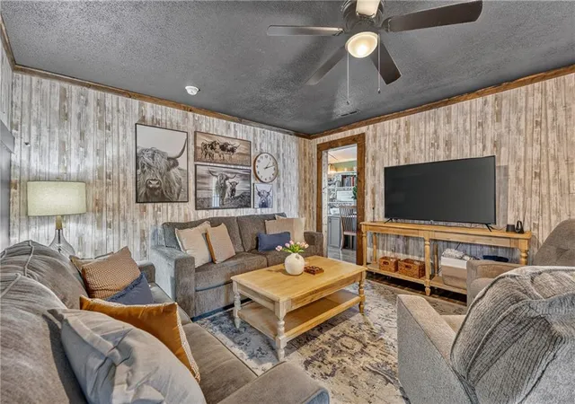 Photo 4 of Sale Pending at 212 W 3Rd St, Rayville, MO 64084 | MLS# 2637793 | Listing updated on 2026-10-08