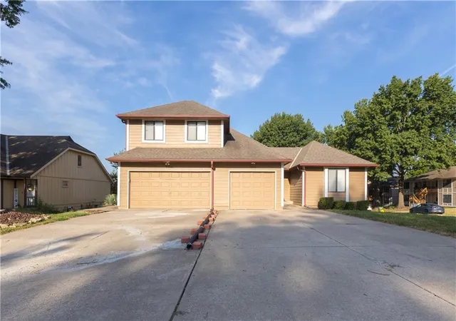Multi family home for sale at 8500 Ditzler Ave, Raytown, MO 64138 | MLS# 2637819