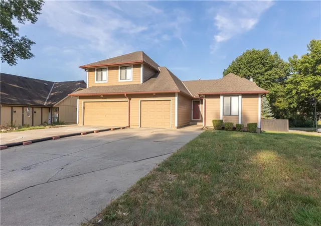 Photo 2 of Multi family home for sale at 8500 Ditzler Ave, Raytown, MO 64138 | MLS# 2637819 | Listing updated on 2026-09-11