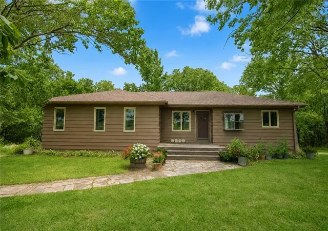 Photo 1 of Sale Pending at 566 E 1000 Rd, Baldwin City, KS 66006 | MLS# 2637861 | Listing updated on 2026-09-11