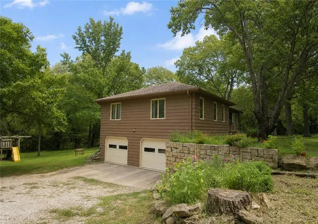 Photo 2 of Sale Pending at 566 E 1000 Rd, Baldwin City, KS 66006 | MLS# 2637861 | Listing updated on 2026-09-11