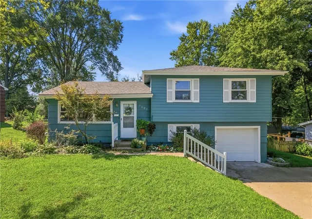 Photo 1 of Sale Pending at 1607 Ne 62nd Ter, Gladstone, MO 64118 | MLS# 2637868 | Listing updated on 2026-09-15