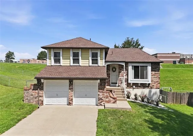 Photo 1 of Single family home for sale at 4913 Nw Downing St, Blue Springs, MO 64015 | MLS# 2637870 | Listing updated on 2026-09-15