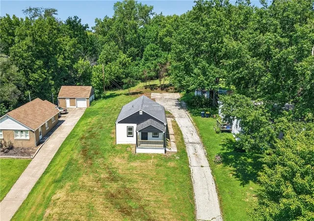 Photo 4 of Sale Pending at 2904 NE Parvin Rd, Kansas City, MO 64117 | MLS# 2637897 | Listing updated on 2026-09-15