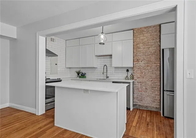 Photo 3 of Condo for sale at 4434 J C Nichols Pkwy #2N, Kansas City, MO 64111 | MLS# 2637978 | Listing updated on 2026-09-15
