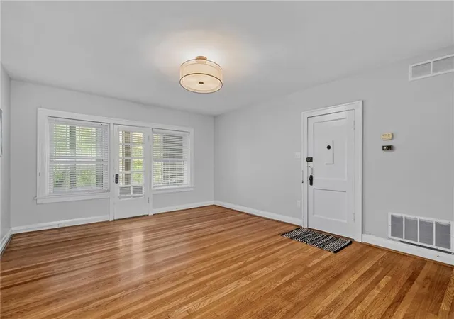 Listing Photo 4 - Condo for sale in building located at 4434 J C Nichols Pkwy, Kansas, MO 64111 - Unit #2N