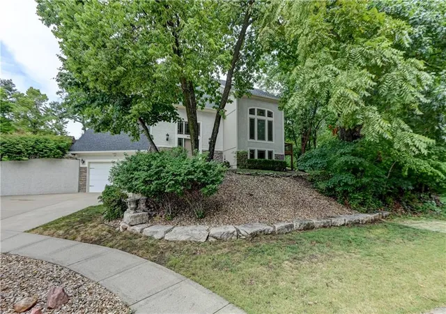 Photo 2 of Sale Pending at 4108 Nw 73rd Street, Kansas City, MO 64151 | MLS# 2638004 | Listing updated on 2026-09-11
