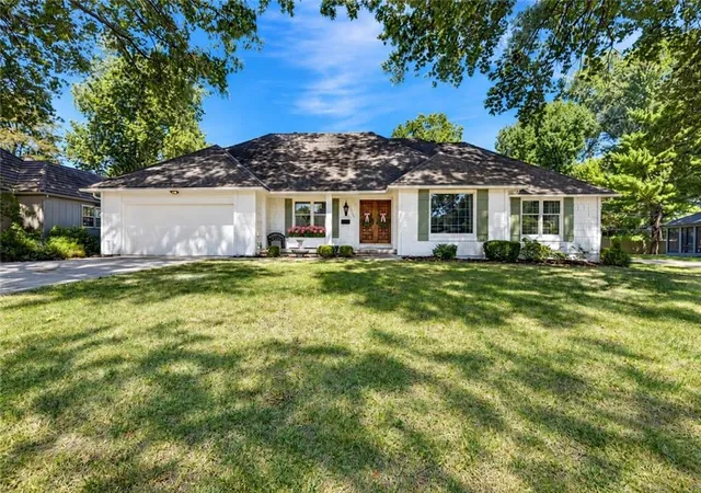 Photo 1 of Sale Pending at 5000 W 97th Ter, Overland Park, KS 66207 | MLS# 2638027 | Listing updated on 2026-09-11