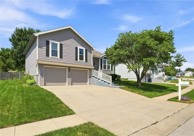 Photo 3 of Sale Pending at 13710 Hunter Dr, Platte City, MO 64079 | MLS# 2638091 | Listing updated on 2026-09-15