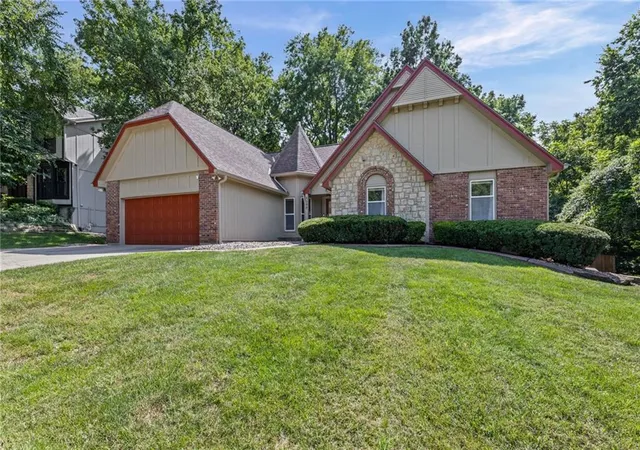 Photo 3 of Single family home for sale at 6209 Nw 77th St, Kansas City, MO 64151 | MLS# 2638097 | Listing updated on 2026-09-12