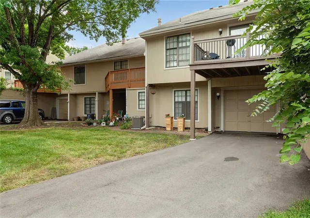 Photo 3 of Townhouse for sale at 12220 Holmes Ln, Kansas City, MO 64146 | MLS# 2638123 | Listing updated on 2026-09-19