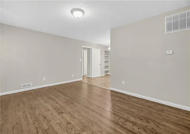 Photo 2 of Single family home for sale at 7606 E 112th Terrace, Kansas City, MO 64134 | MLS# 2638127 | Listing updated on 2026-09-24
