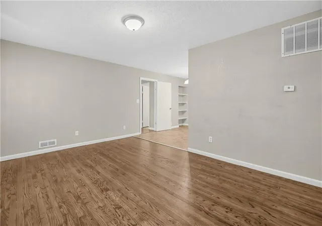 Photo 3 of Single family home for sale at 7606 E 112th Terrace, Kansas City, MO 64134 | MLS# 2638127 | Listing updated on 2026-09-24