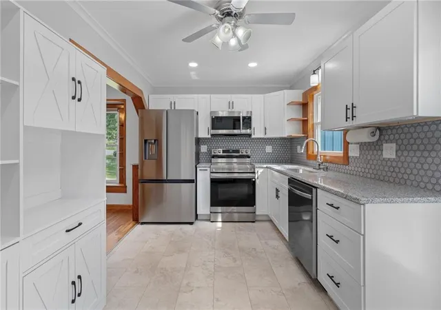 Photo 1 of Sale Pending at 214 N Center St, Cameron, MO 64429 | MLS# 2638247 | Listing updated on 2026-09-11