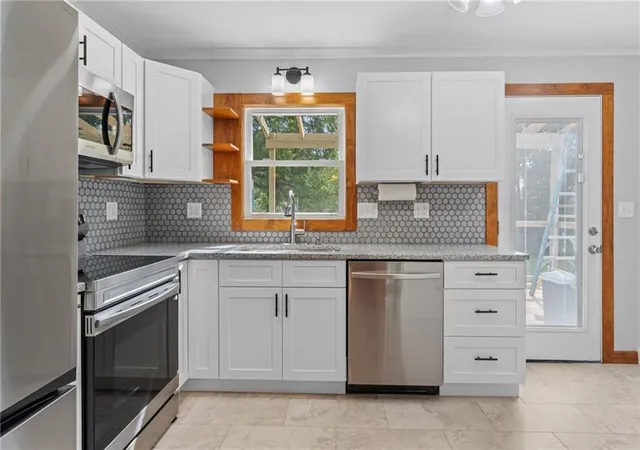 Photo 4 of Sale Pending at 214 N Center St, Cameron, MO 64429 | MLS# 2638247 | Listing updated on 2026-09-11
