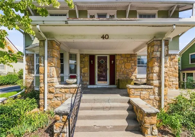 Photo 2 of Sale Pending at 40 E 52nd St, Kansas City, MO 64112 | MLS# 2638253 | Listing updated on 2026-09-12