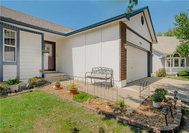 Photo 2 of Sale Pending at 1704 Wildhorse Ct, Raymore, MO 64083 | MLS# 2638271 | Listing updated on 2026-09-21