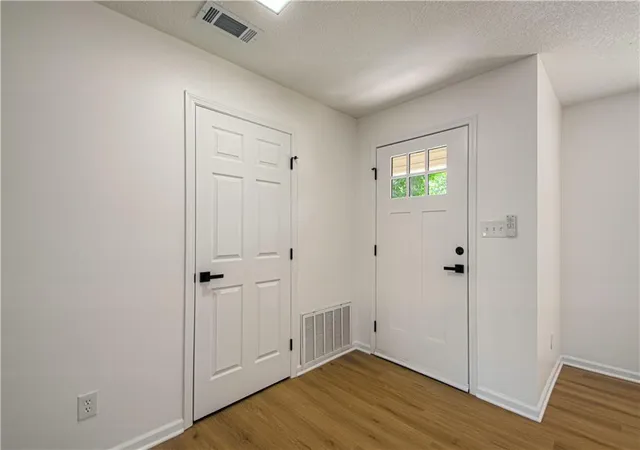 Photo 3 of Sale Pending at 908 Ne 44th St, Kansas City, MO 64116 | MLS# 2638290 | Listing updated on 2026-09-14