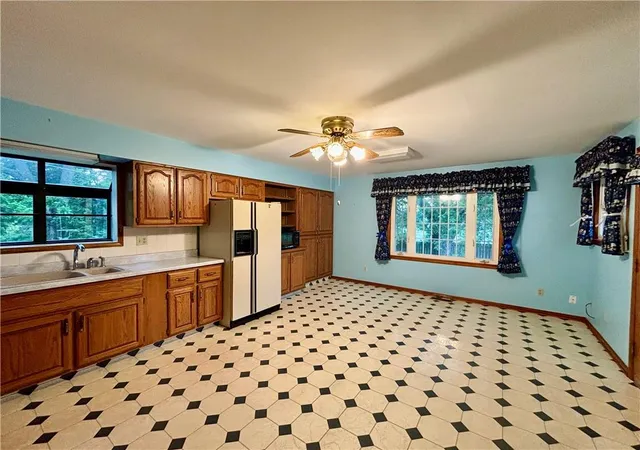 Photo 4 of Single family home for sale at 1609 Green Valley Rd, St Joseph, MO 64505 | MLS# 2638295 | Listing updated on 2026-09-21