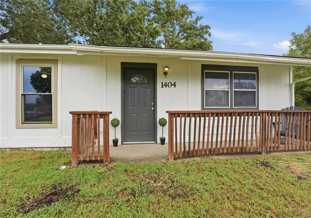 Photo 1 of Sale Pending at 1404 Shawnee St, Leavenworth, KS 66048 | MLS# 2638326 | Listing updated on 2026-09-12