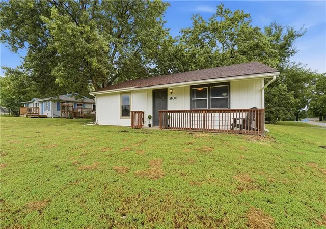 Photo 2 of Sale Pending at 1404 Shawnee St, Leavenworth, KS 66048 | MLS# 2638326 | Listing updated on 2026-09-12